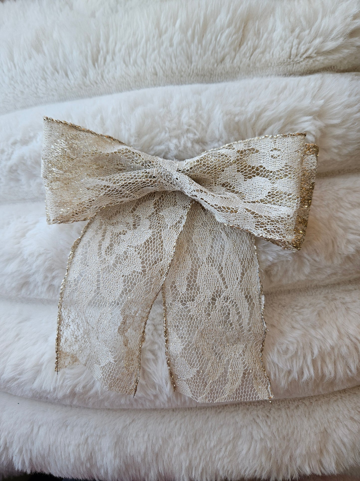 White Lace Bow with Dubtle Gold Glitter